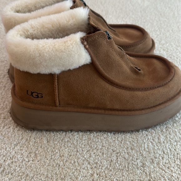 Ugg - Picture 4 of 10